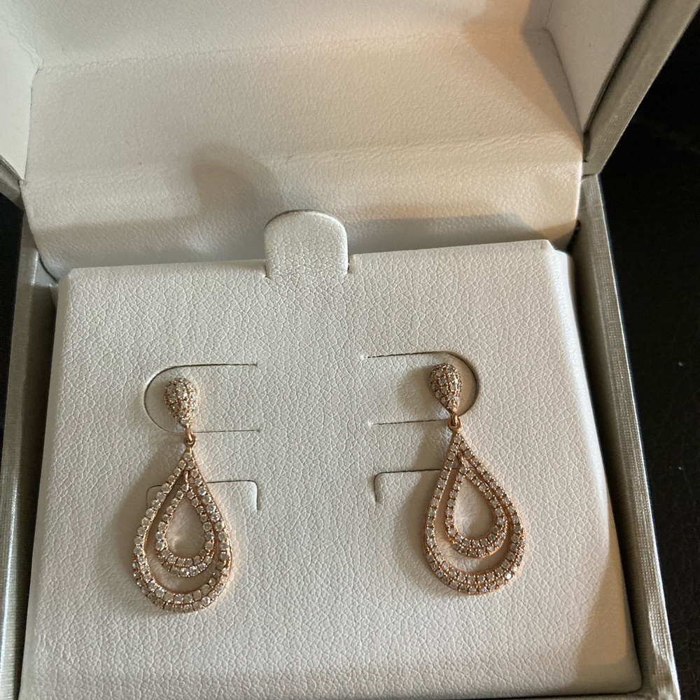 Diamond and rose gold earrings and pendant set.